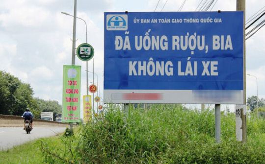 Cần có chế tài thực sự nghiêm khắc đối với lái xe ô tô uống rượu bia