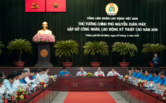 PM Nguyen Xuan Phuc speaks of highly-skilled workers’ role
