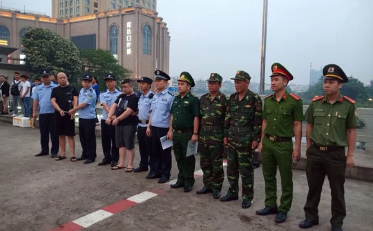 Quảng Ninh: Bắt 2 đối tượng người Trung Quốc bị truy nã trốn sang Việt Nam