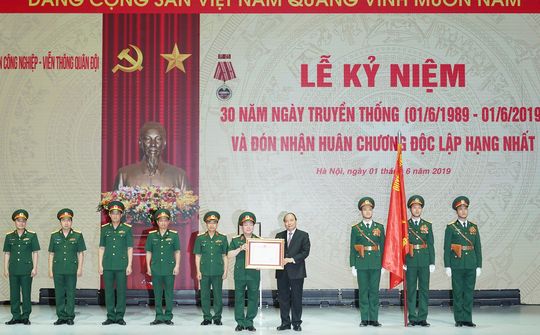 Thủ tướng: "Viettel cần vươn lên sánh vai với Huawei, Goolge, Facebook, Samsung…"
