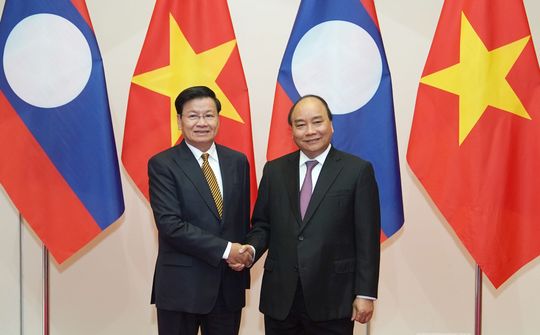 Thủ tướng Nguyễn Xuân Phúc tiếp Thủ tướng Lào