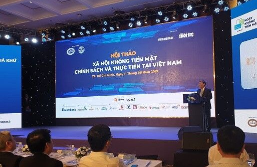 Xã hội không tiền mặt: Chính sách và thực tiễn tại Việt Nam
