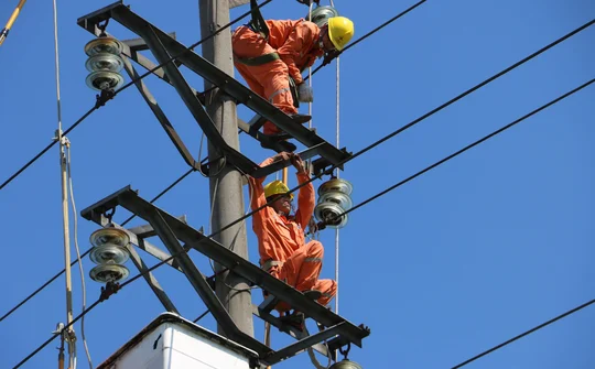 Khu vực miền Nam nguy cơ thiếu điện do nhiều dự án chậm tiến độ