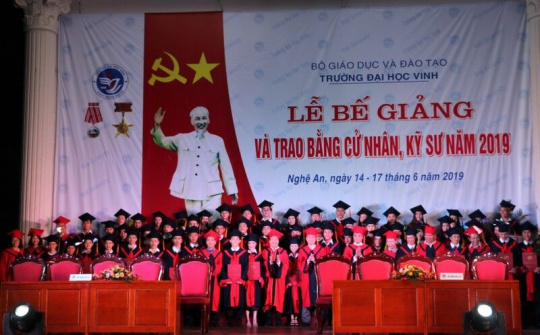 ĐH Vinh: Long trọng Bế giảng và trao bằng cử nhân, kỹ sư đợt 2 năm 2019