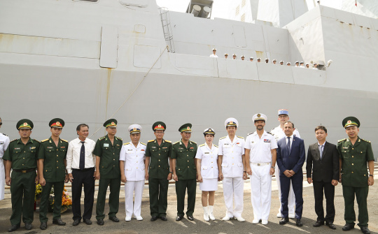 Hàng loạt chiến hạm quốc tế ghé thăm Việt Nam
