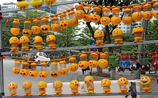 Có nên cảnh giác với thú nhún lò xo Emoji?