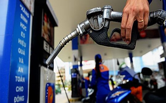 Giá xăng tiếp tục giảm mạnh