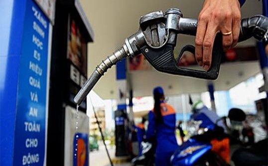 Giá xăng tiếp tục giảm mạnh