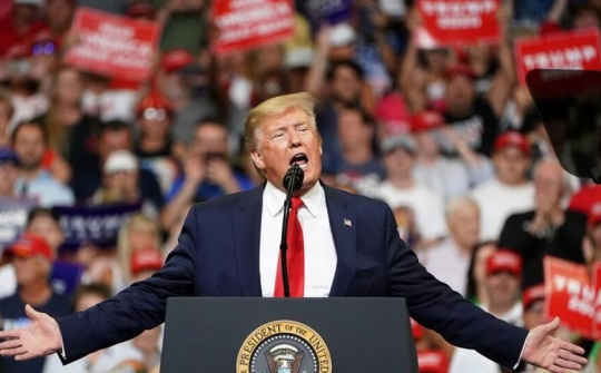 Tổng thống Trump: Xưa tham vọng, nay cầu vọng