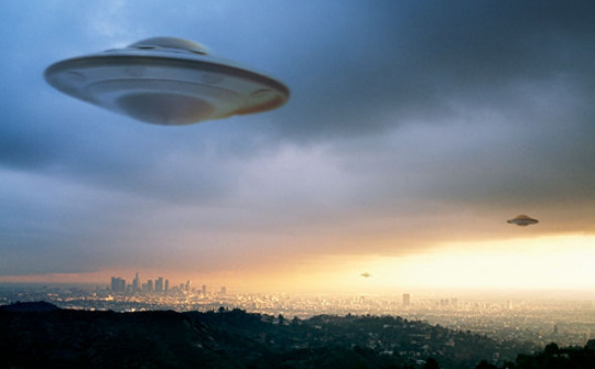 Nhiều giả thuyết tranh cãi về việc UFO 'kỳ quái' được phát hiện trên bầu trời nước Mỹ