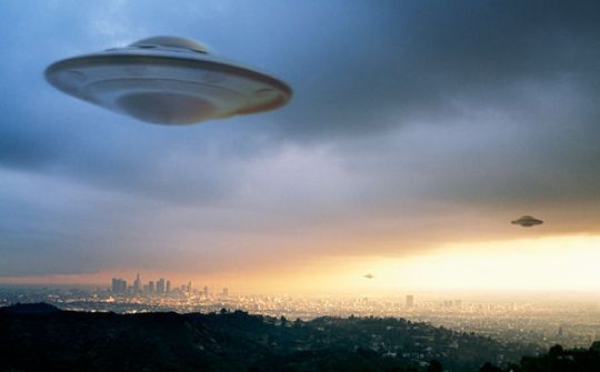 Nhiều giả thuyết tranh cãi về việc UFO 'kỳ quái' được phát hiện trên bầu trời nước Mỹ