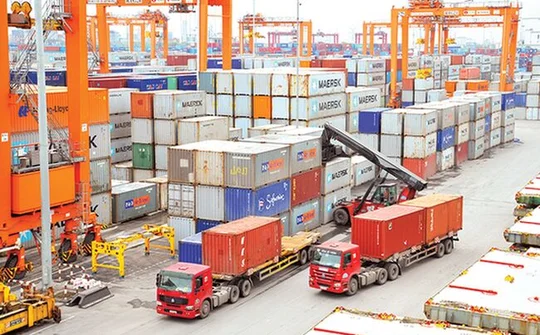 "Nóng" hàng hoá nhập lậu đội lốt hàng Việt Nam