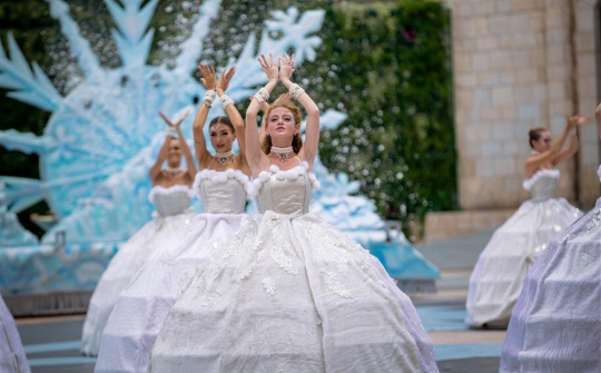 Khán giả tưng bừng “khiêu vũ” cùng nghệ sỹ tại Carnival đường phố DIFF 2019