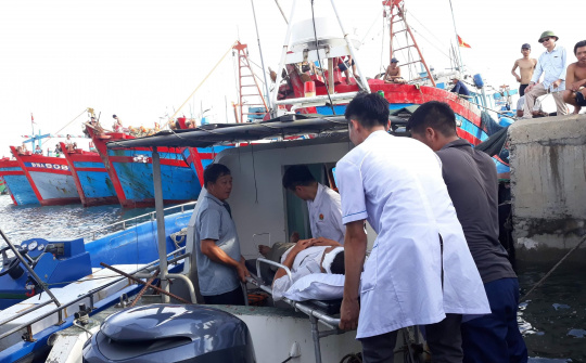 Hơn 20 năm lái ca nô vượt biển cứu người