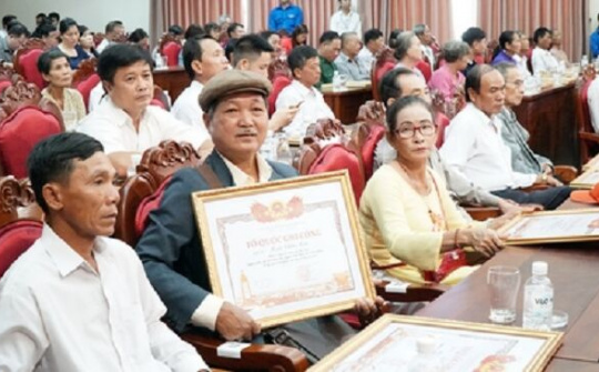 Vĩnh Long: Lễ trao bằng Tổ quốc ghi công cho 72 thân nhân Liệt sĩ