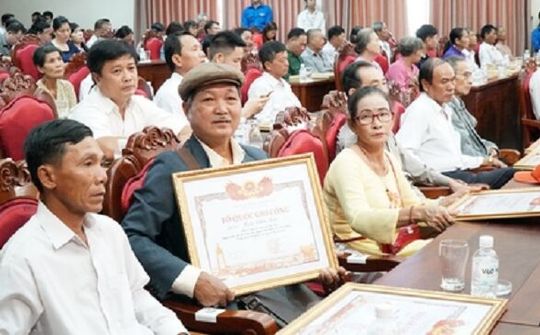 Vĩnh Long: Lễ trao bằng Tổ quốc ghi công cho 72 thân nhân Liệt sĩ