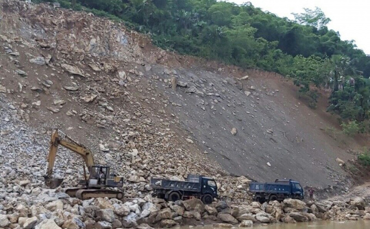 Quan Sơn – Thanh Hóa: Doanh nghiệp xây dựng đã nhanh chóng khơi thông dòng chảy sông Lò