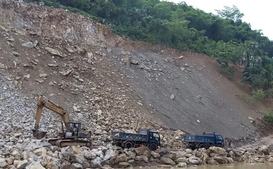 Quan Sơn – Thanh Hóa: Doanh nghiệp xây dựng đã nhanh chóng khơi thông dòng chảy sông Lò