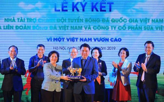 Vinamilk tài trợ chính cho các Đội tuyển bóng đá quốc gia
