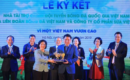 Vinamilk tài trợ chính cho các Đội tuyển bóng đá quốc gia
