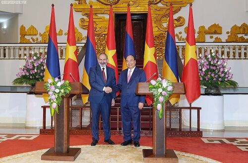 Thủ tướng Việt Nam và Armenia họp báo chung