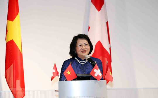 Phó Chủ tịch nước gặp gỡ sinh viên, trí thức người Việt tại Thụy Sỹ