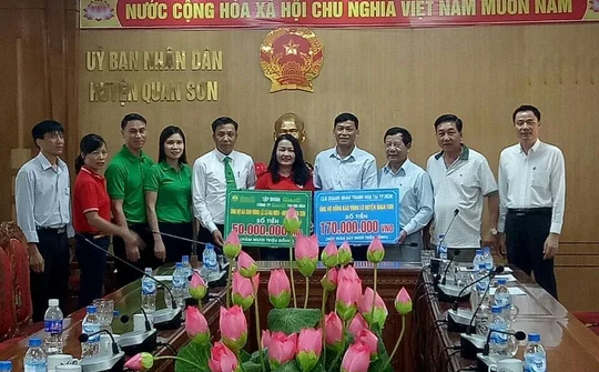 Chia sẻ nỗi đau với các gia đình gặp nạn do lũ quét ở huyện Quan Sơn Thanh Hóa