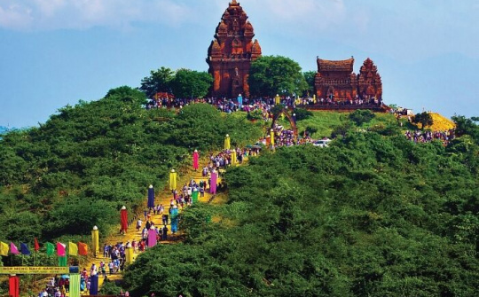 Đặc sắc triển lãm 'Việt Nam những sắc màu văn hóa'