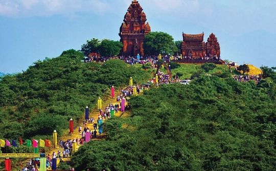 Đặc sắc triển lãm 'Việt Nam những sắc màu văn hóa'