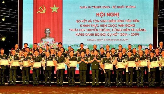 Hơn 200 tập thể, cá nhân được tôn vinh điển hình tiên tiến