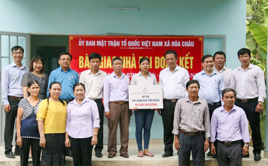 Công ty TNHH MTV Điện lực Đà Nẵng bàn giao nhà Đại đoàn kết