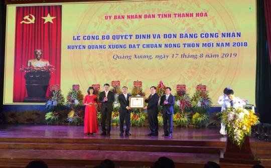 Thanh Hóa: Quảng Xương đón nhận Bằng công nhận “Huyện đạt chuẩn NTM 2018”