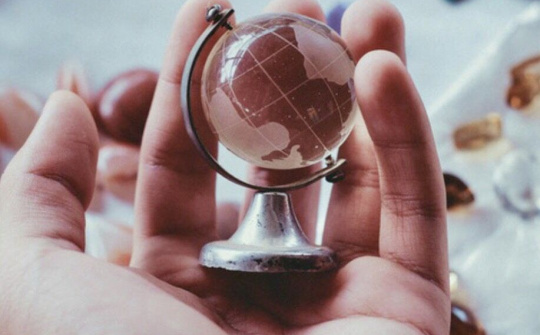 Bàn về hội nhập quốc tế và toàn cầu hoá .