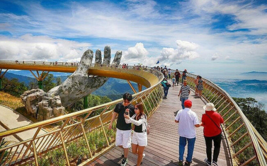 Khách quốc tế tới Việt Nam tăng chậm lại: Khẩn trương tìm giải pháp