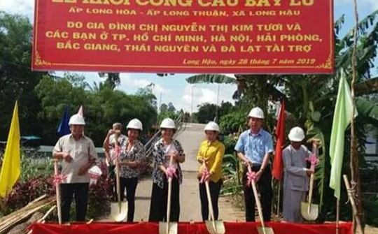 Nông dân Lai Vung vận động Mạnh thường quân phối hợp xây cầu “Nối nhịp bờ vui”