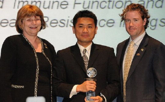 Nhà khoa học nghiên cứu, kinh doanh gà bằng thức ăn thảo dược