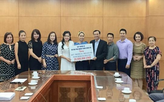 Kiều bào cùng gây quỹ cho Trường Sa - Nhà giàn DK 1 và hướng về quê hương