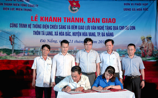 Đoàn TNCS Hồ Chí Minh EVNCPC: Bàn giao công trình điện chiếu sáng