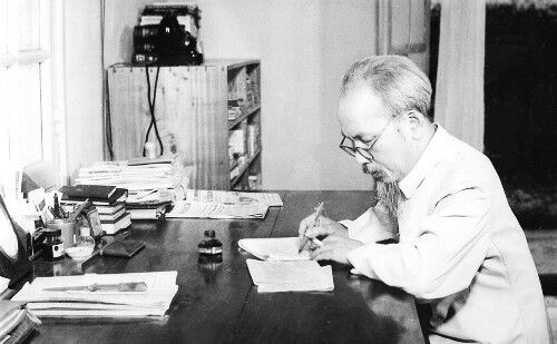 Hồ Chí Minh với tư tưởng xuyên suốt về đoàn kết