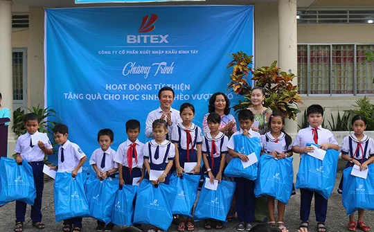 Công ty BITEX mang lại nhiều niềm vui cho các em học sinh có hoàn cảnh khó khăn