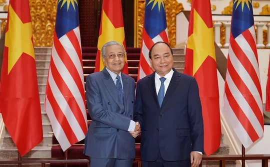 Thủ tướng Nguyễn Xuân Phúc đón, hội đàm với Thủ tướng Malaysia