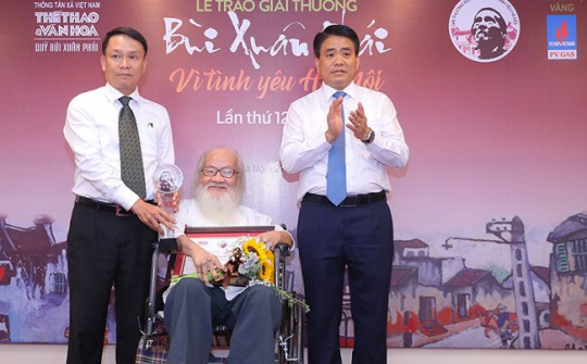 PGS.TS.NGƯT Nguyễn Thừa Hỷ được tặng Giải thưởng Lớn Vì tình yêu Hà Nội