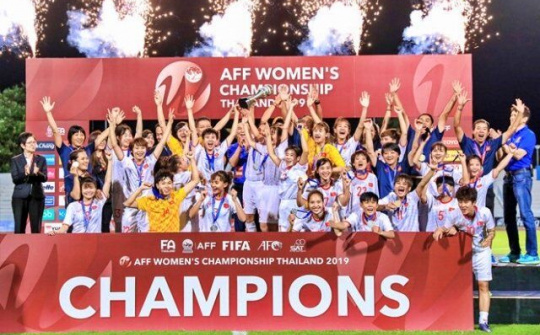 Thủ tướng chúc mừng đội tuyển bóng đá nữ Việt Nam vô địch Đông - Nam Á