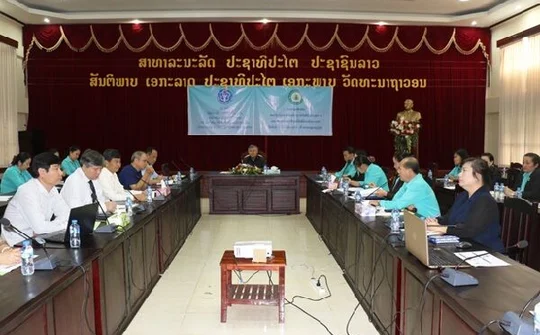 BHXH Việt Nam và Quỹ BHXH Quốc gia Lào: Chia sẻ kinh nghiệm về thực hiện bộ phận “Một cửa”
