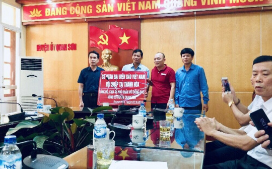 Cơ quan đại diện VNHN tại Thanh Hóa, ủng hộ, chia sẻ khó khăn với đồng bào vùng lũ huyện Quan Sơn