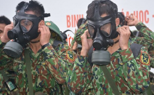 Lực lượng Quân đội bắt đầu tiêu tẩy độc tại công ty Rạng Đông