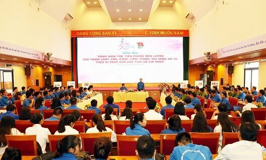 Đảng viên trẻ đi đầu trong việc thực hiện lời dạy của Bác