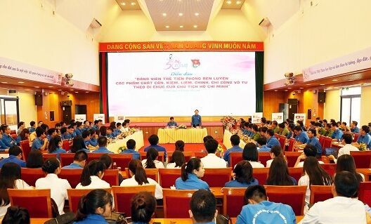 Đảng viên trẻ đi đầu trong việc thực hiện lời dạy của Bác