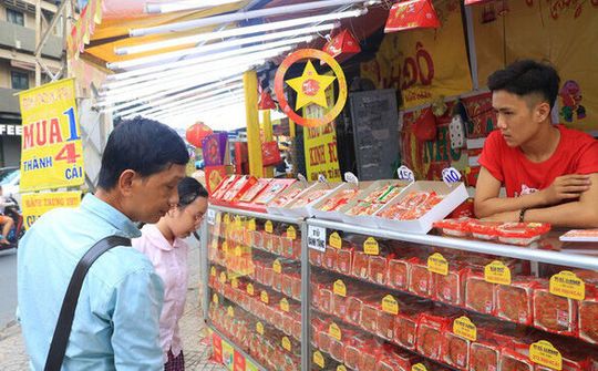 Bánh trung thu khuyến mãi, cẩn thận mua lầm