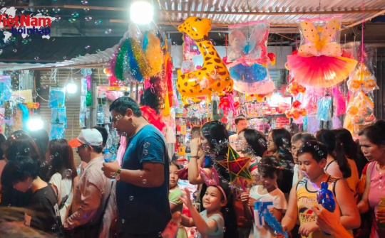 Ngập tràn sắc màu tại Phố Trung Thu của Hà Nội